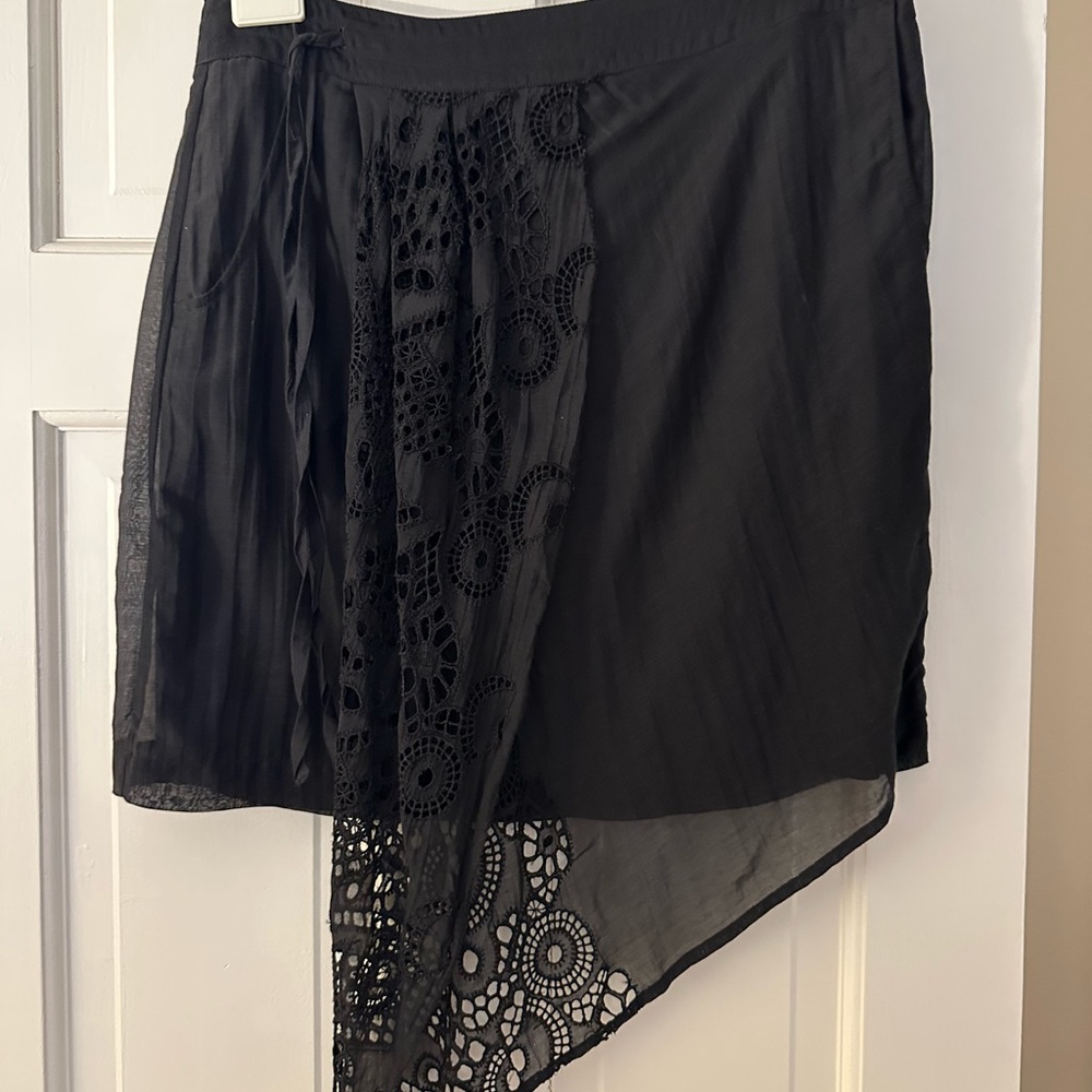 Elegant Black Lace Accent Mini Skirt